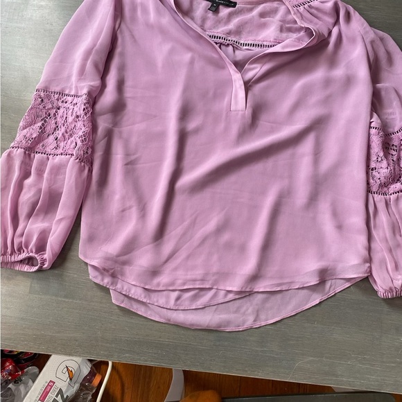 Pinkish-purple blouse size medium. - Picture 3 of 3
